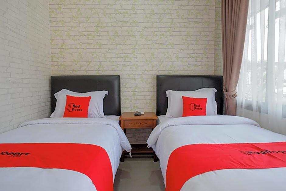 RedDoorz @ Jalan Majapahit Semarang
