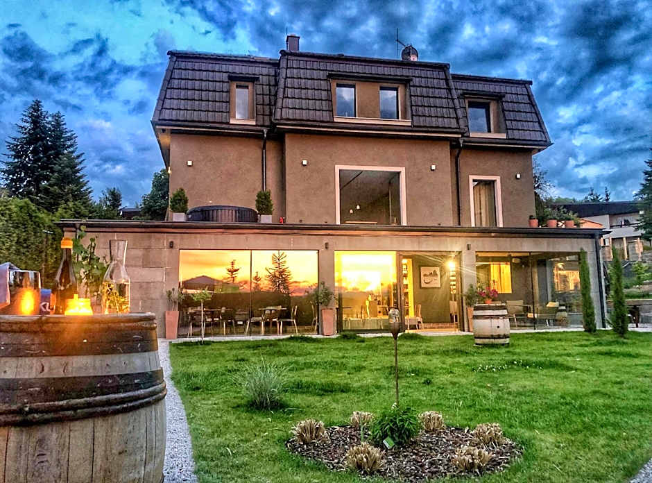 VILLA BRICOLA - Boutique Apartments