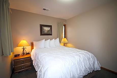 One-Bedroom Queen Cottage