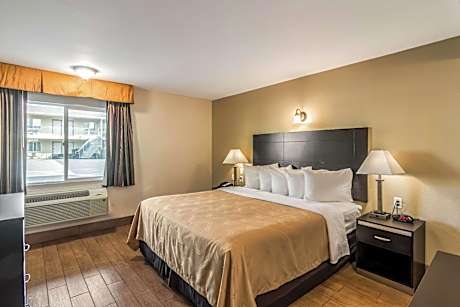 Standard King Room - Non-Smoking