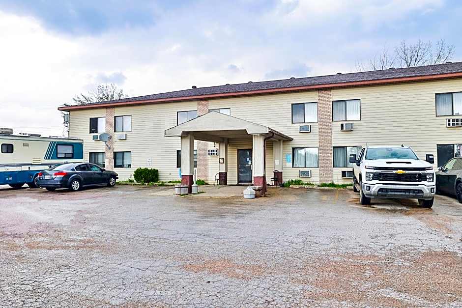 OYO Hotel Pipestone MN, Canterbury Park