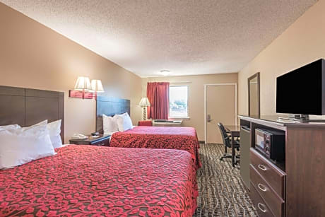 Queen Room with Two Queen Beds - Smoking