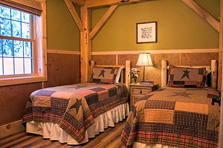 Cabin #6 - Evening Star (Non-Pet Friendly)