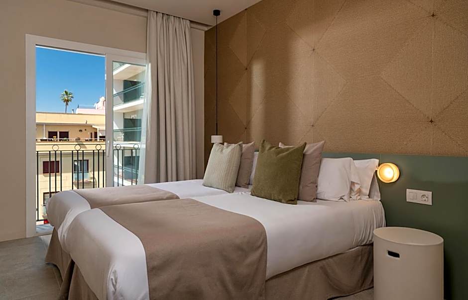 Aqua Hotel Bertran Park