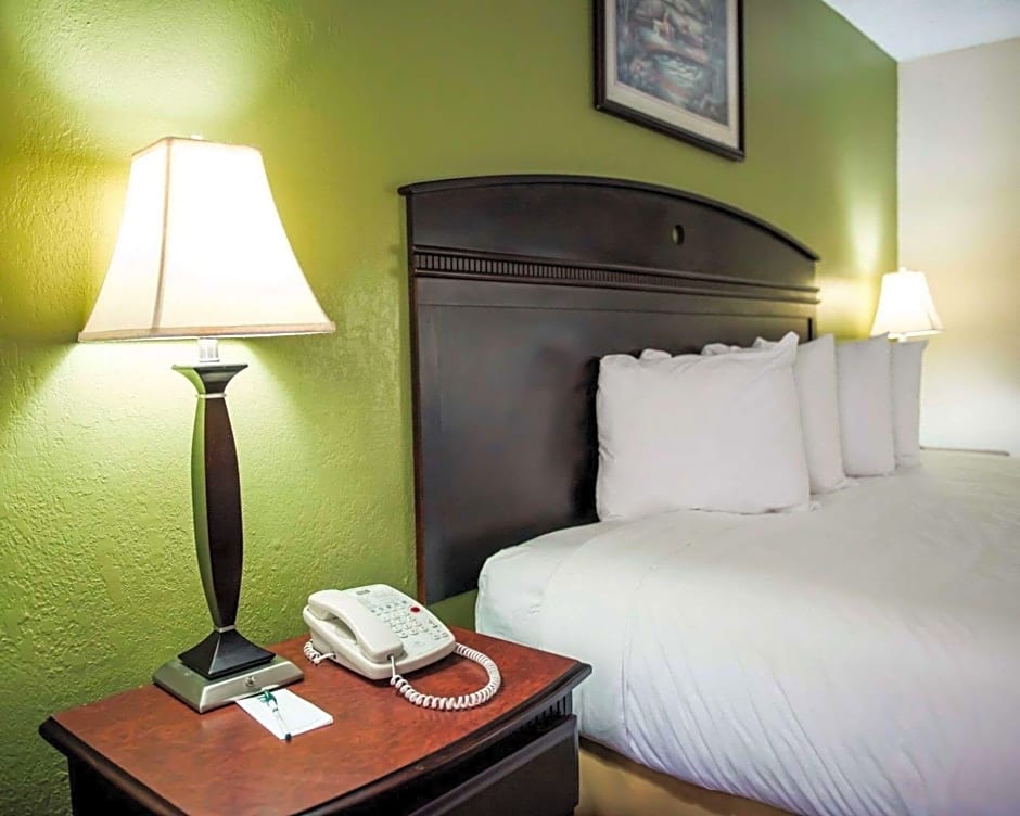 Quality Inn Chipley I-10 at Exit 120