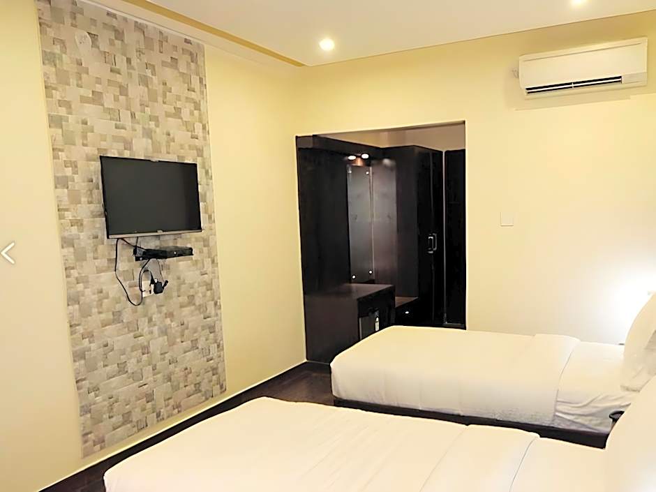 Hotel Grand Continental – Varanasi, VA