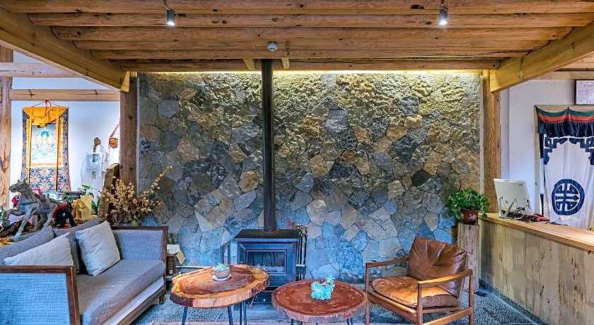 Arro Khampa by Zinc Journey Lijiang