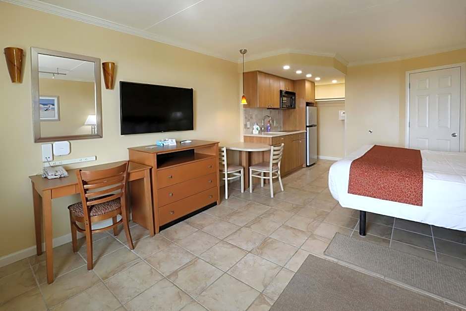 Fleur de Lis Beach Motel