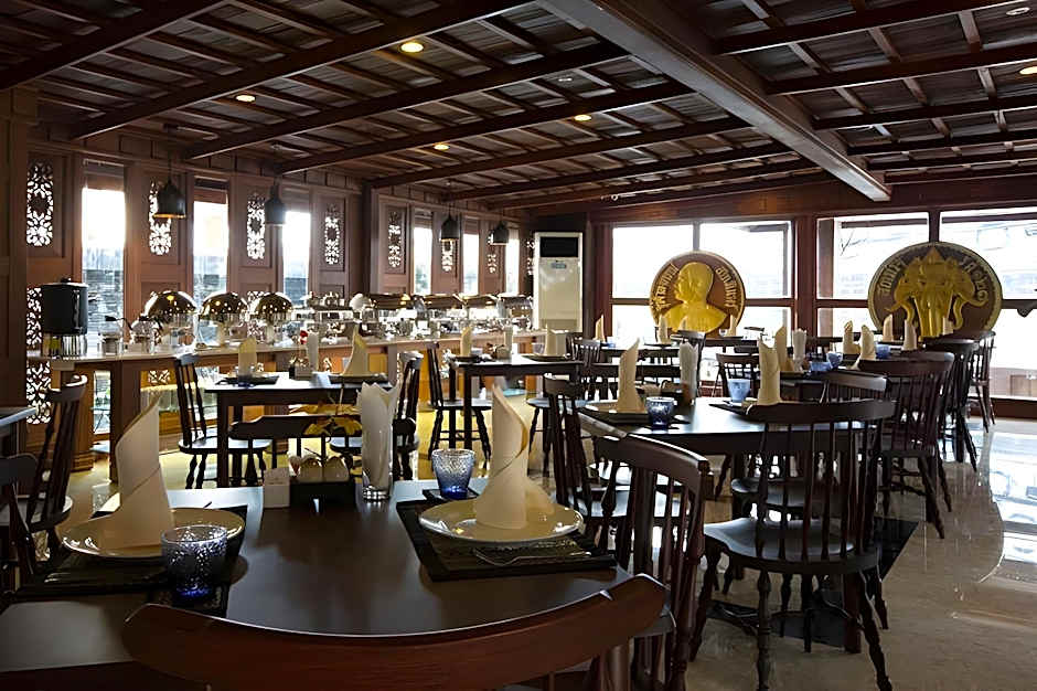 True Siam Rangnam Hotel