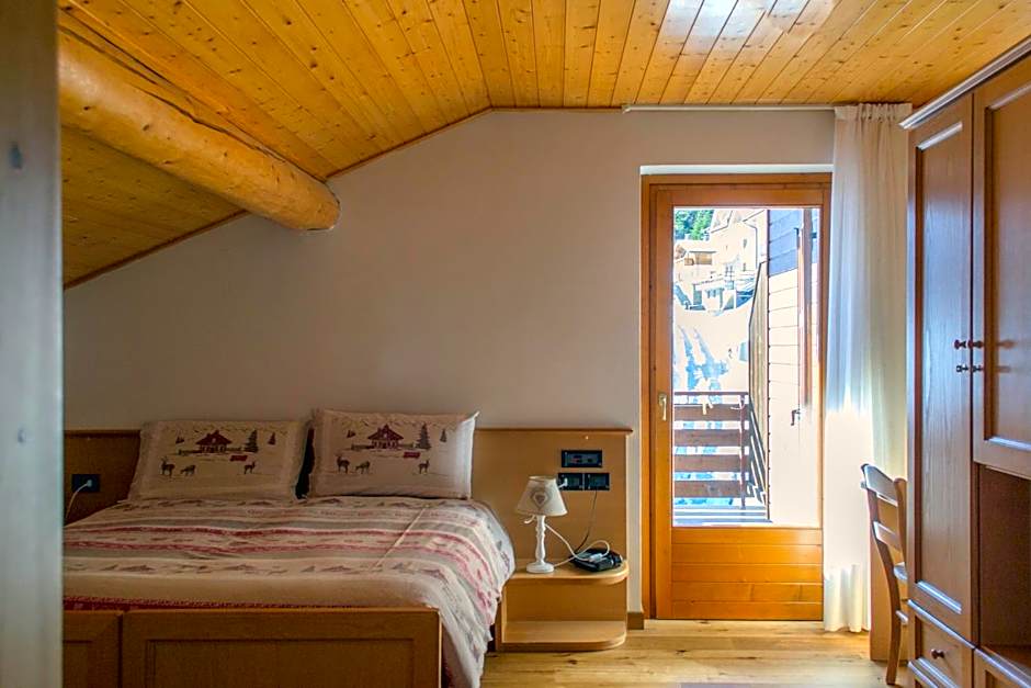 Photo 1 of 17 of Triple Room