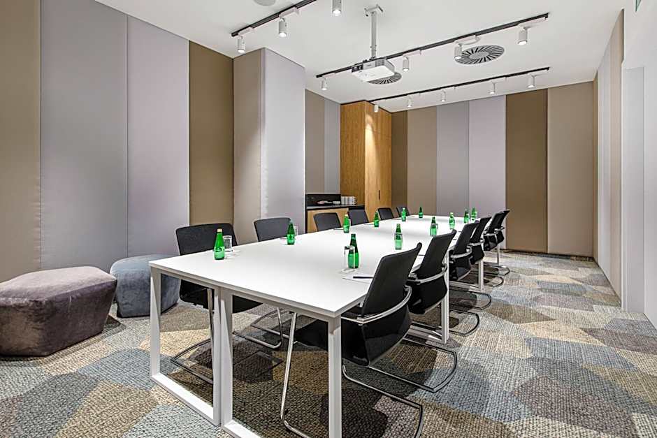 Courtyard by Marriott Warsaw Airport