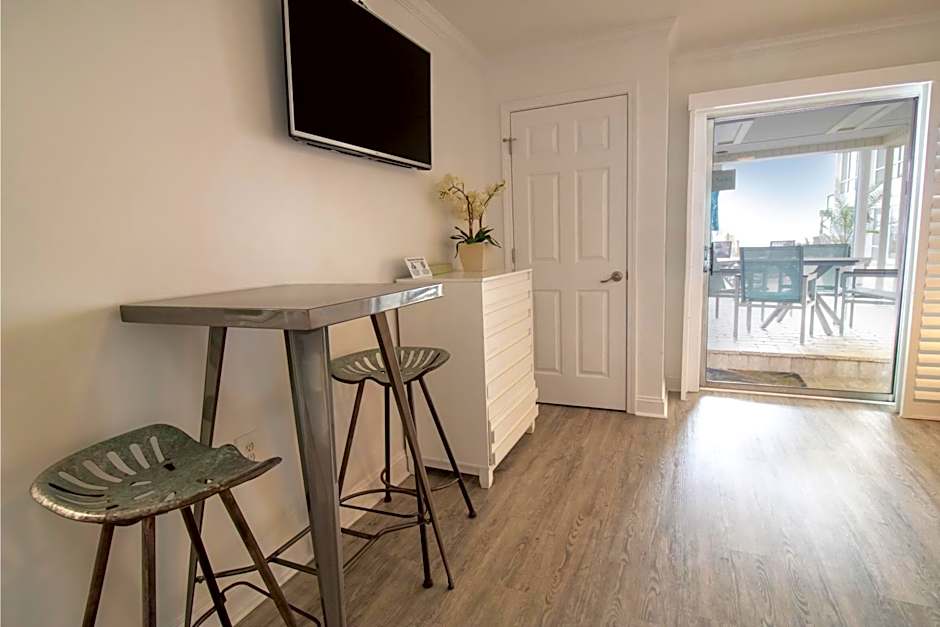 Oceanfront Litchfield Inn