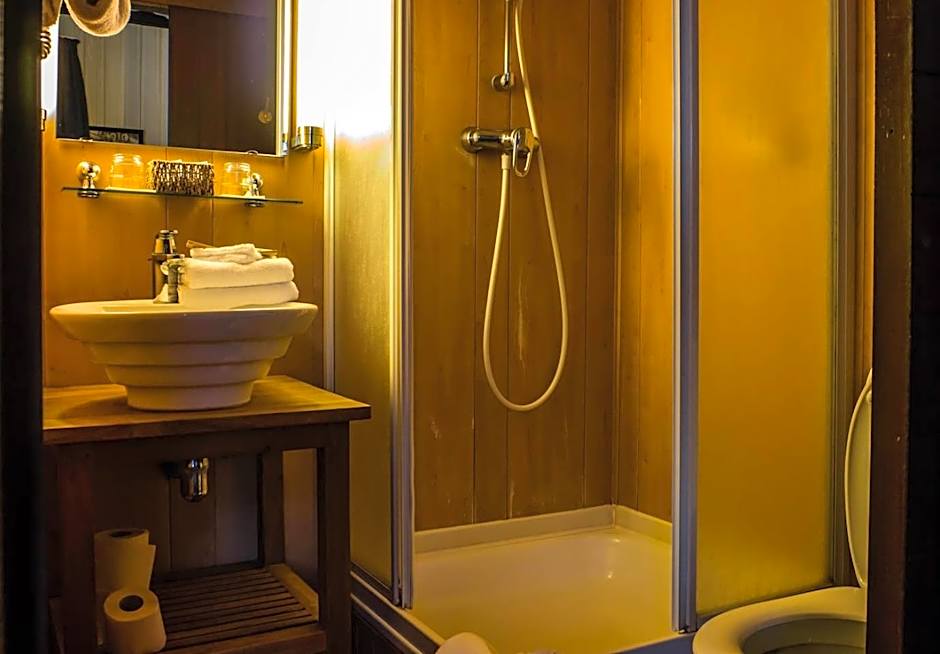 Boat Hotel De Barge
