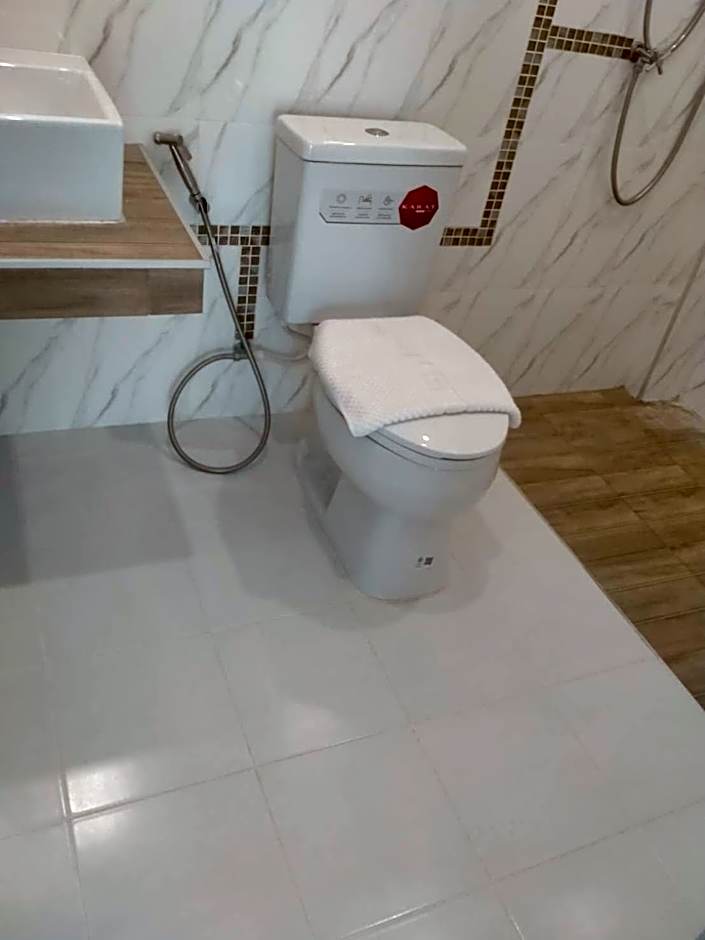 โรงแรมควีนส์ (Queen)