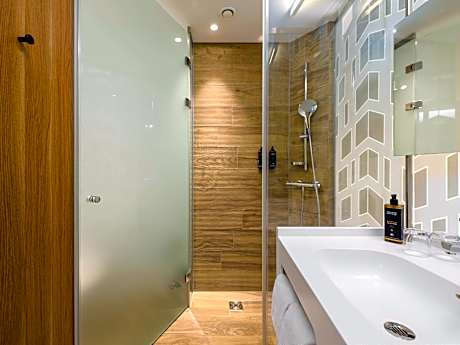 Comfort rooms with 2 single beds