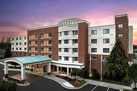 Courtyard by Marriott Greensboro Airport