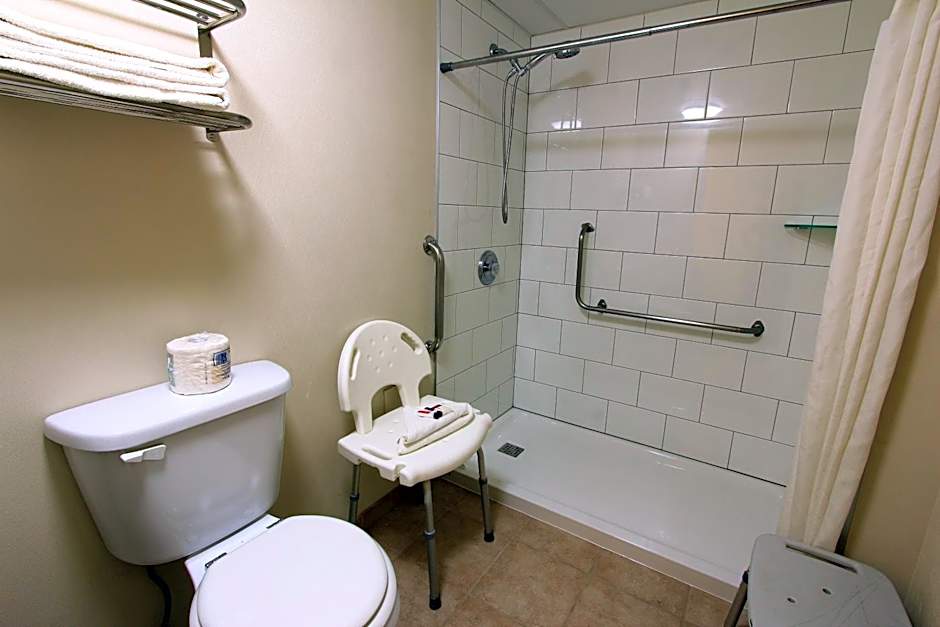 Super 8 by Wyndham Kelowna BC