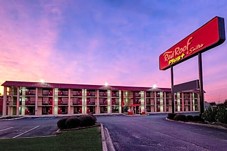 Red Roof PLUS+ Huntsville - Madison
