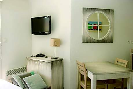 Studio with Sofa Bed