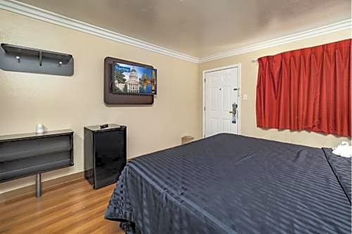 Travelodge by Wyndham Sacramento Convention Center – Sacramento, CA