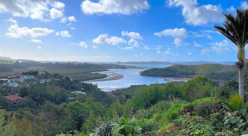 Bay Water Views Bed & Breakfast