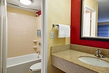 Two Queen Suite, 1 Bedroom 2 room Suite, 2 Queen, Sofa bed