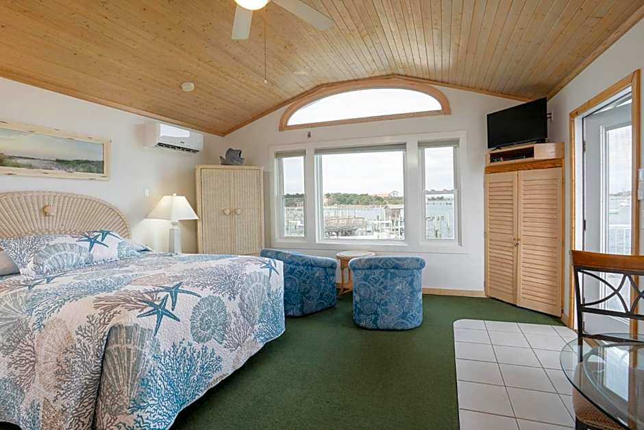 The Ocracoke Harbor Inn