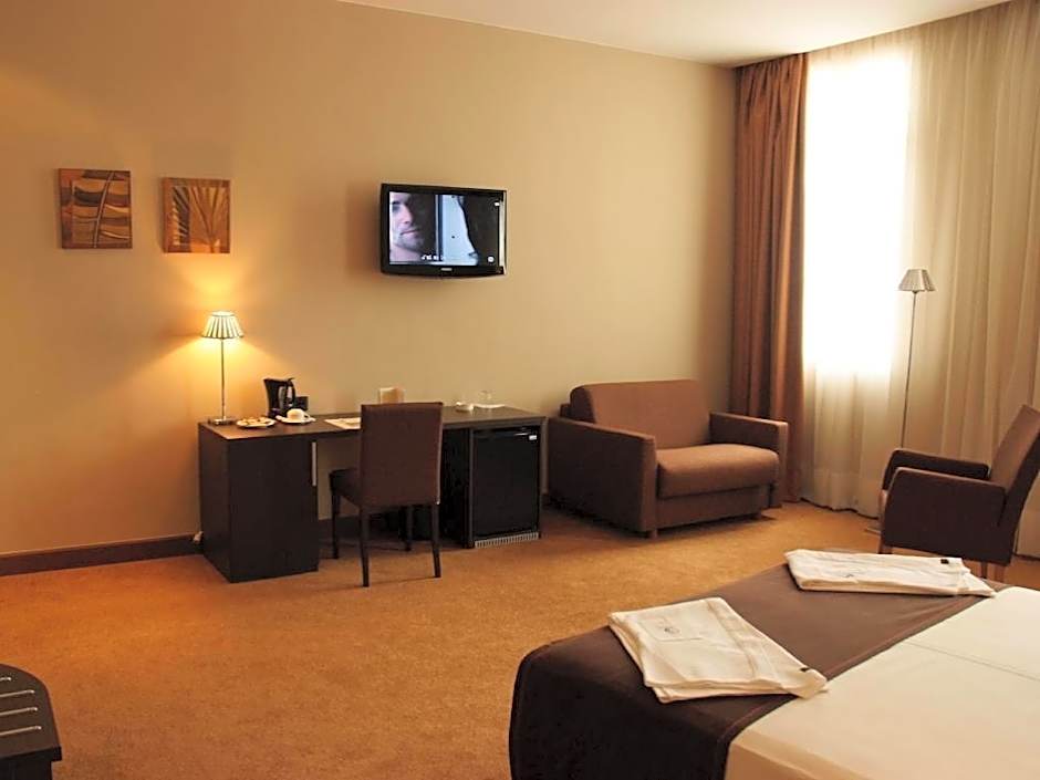 TANA Hotel