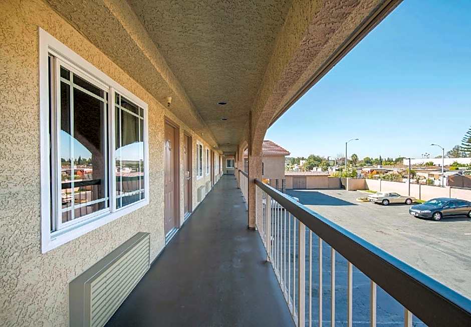 Industry Inn & Suites