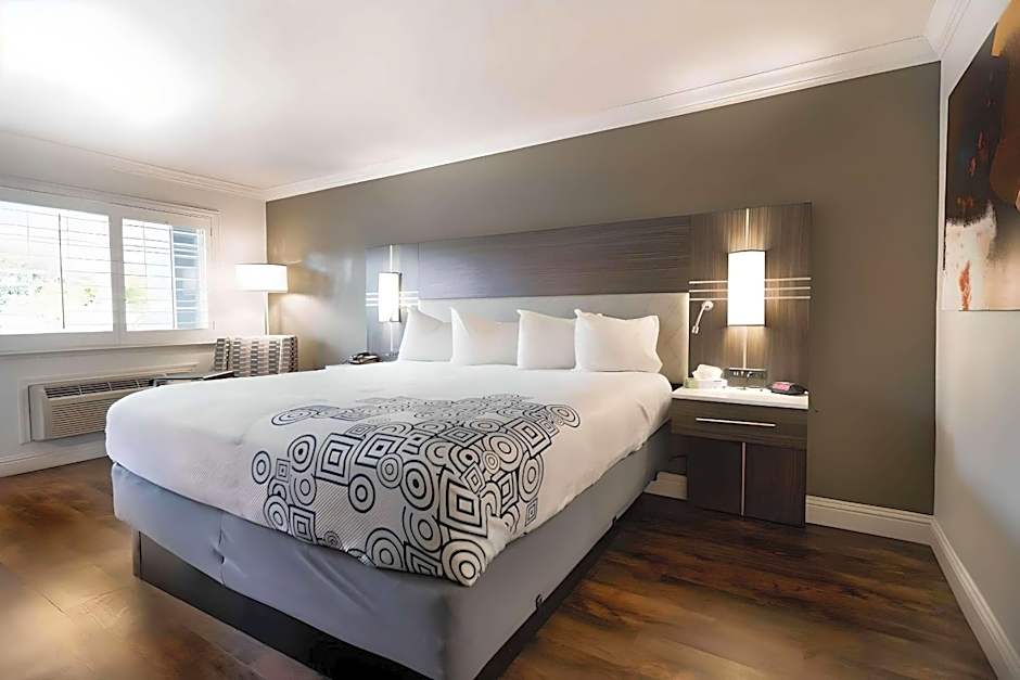 Rodeway Inn San Jose HWY-101 Tully Rd Exit