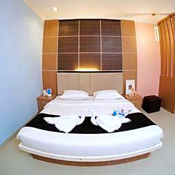 RedDoorz Plus @ Grand Pacifik Hotel Makassar