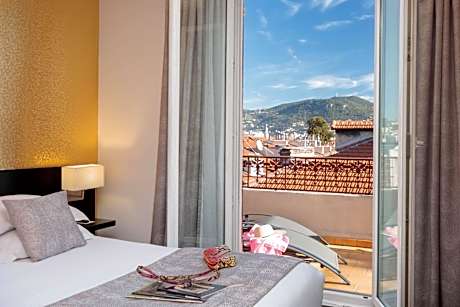 Deluxe King Room with Terrace