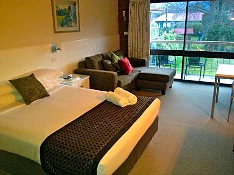 Deluxe King Room with Balcony