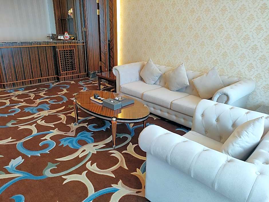 Suqian Shangyang Lake New Century Hotel