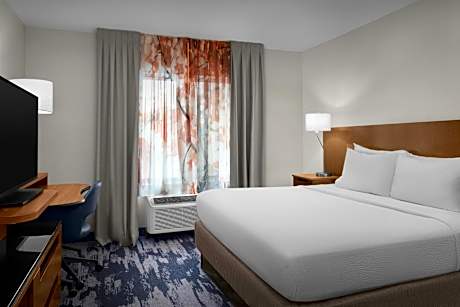 King Room with Roll-in Shower - Mobility Accessible