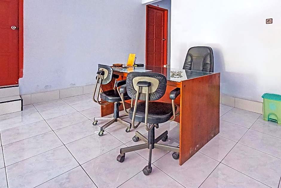 Hotel O Wisma Arwini Syariah Near Benteng Balangnipa