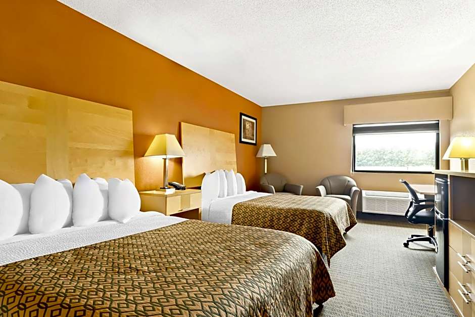 Photo 1 of 4 of 2 Queen Beds, Accessible, Bathtub