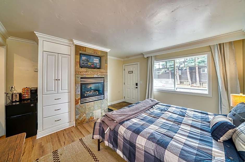 Moose and Maple Lodge