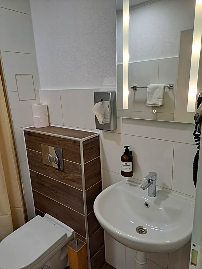 Arthotel Ambassador Wiesbaden - FREE PARKING