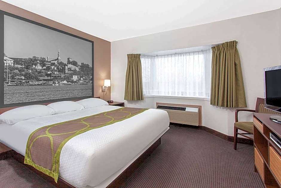 Super 8 by Wyndham Kenora