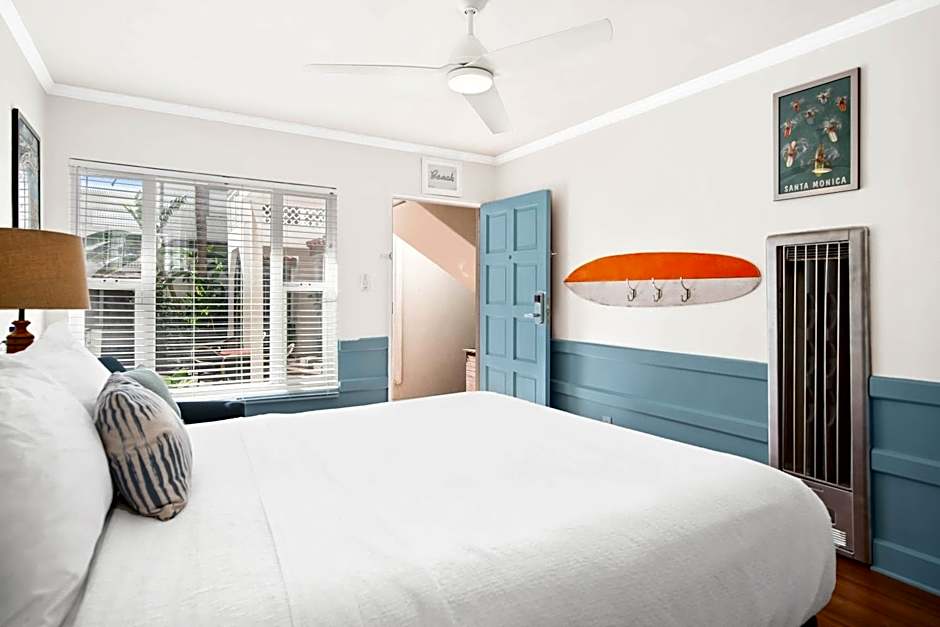 Photo 1 of 5 of Classic 1 Queen Bed