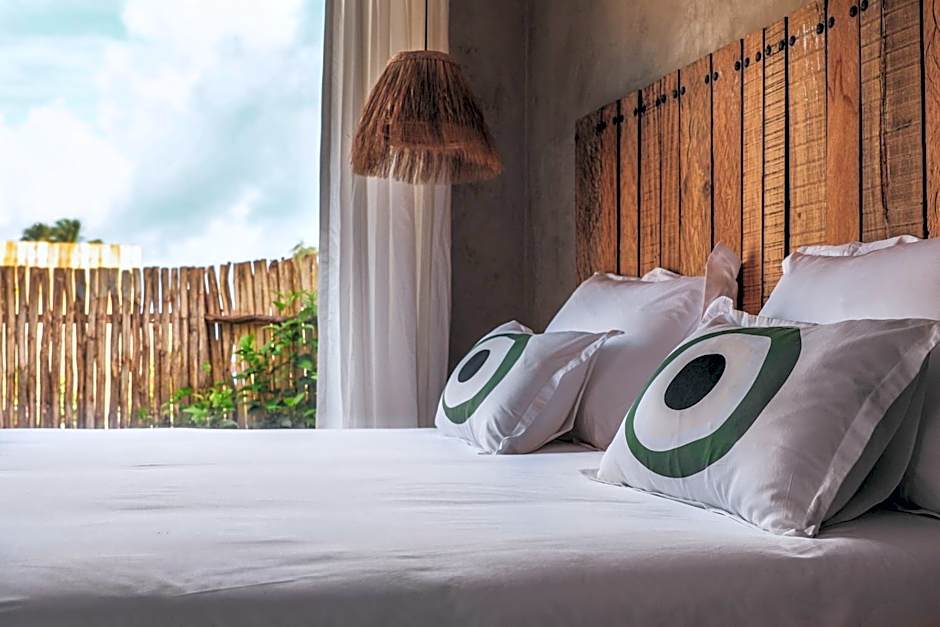 LalaGalu - Beachfront EcoCabins