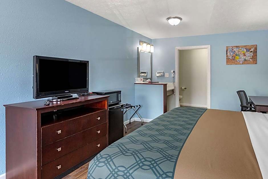 Econo Lodge Inn & Suites Sandusky South