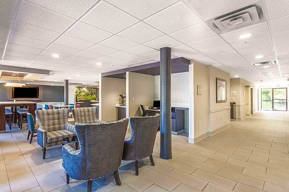 La Quinta Inn and Suites Jackson Airport