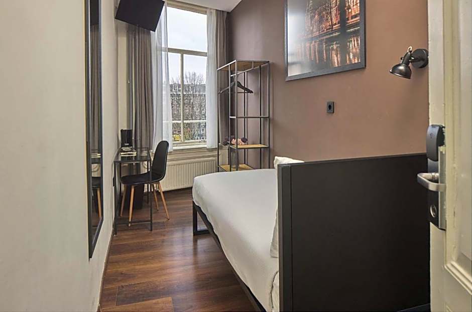 Photo 1 of 7 of Single Room