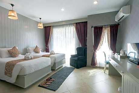 Twin Room with Pool View