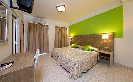 TRIPLE ROOM WITH BALCONY