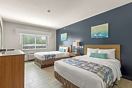 2 Queen Beds, Mobility/Hearing Accessible Room, Roll-In Shower, Non-Smoking
