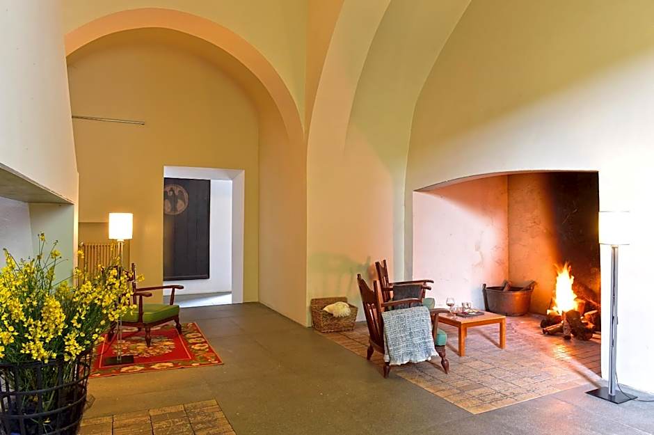 Pousada Convento de Arraiolos - Historic Hotel