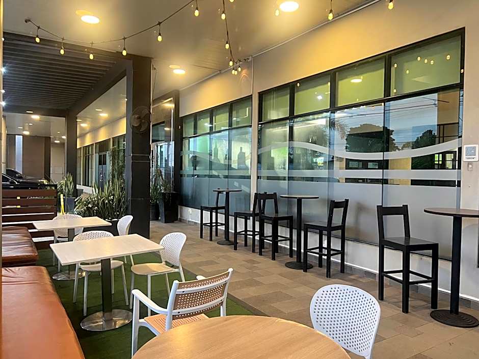 Aranjuez Hotel & Suites